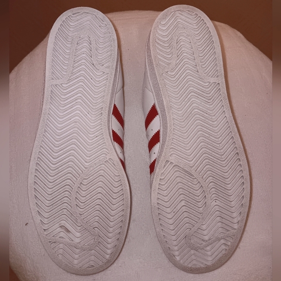 Men's White and Red Adidas Shell Toes (Size 5.5) - Picture 9 of 10